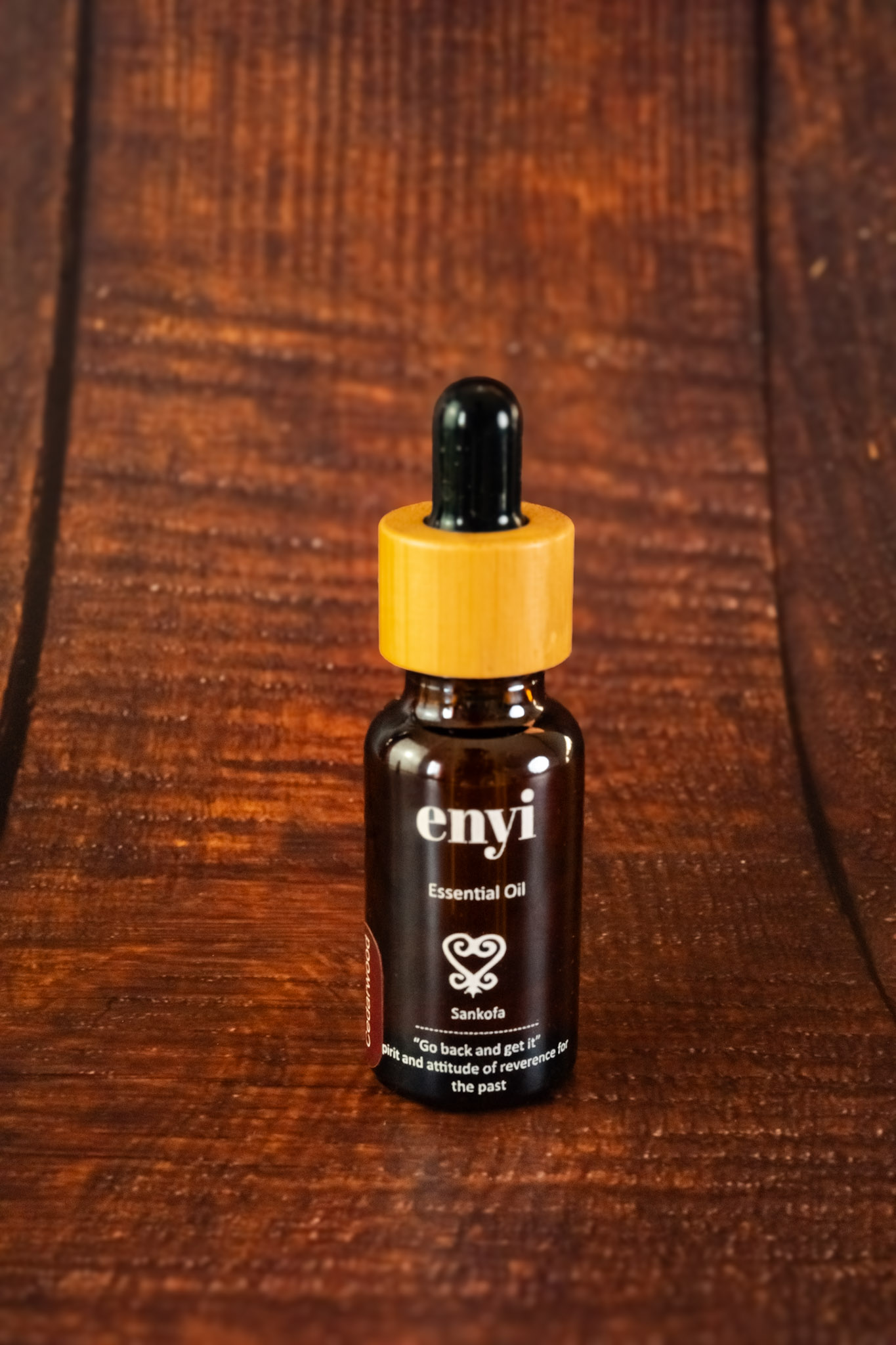 natural cedarwood essential oil